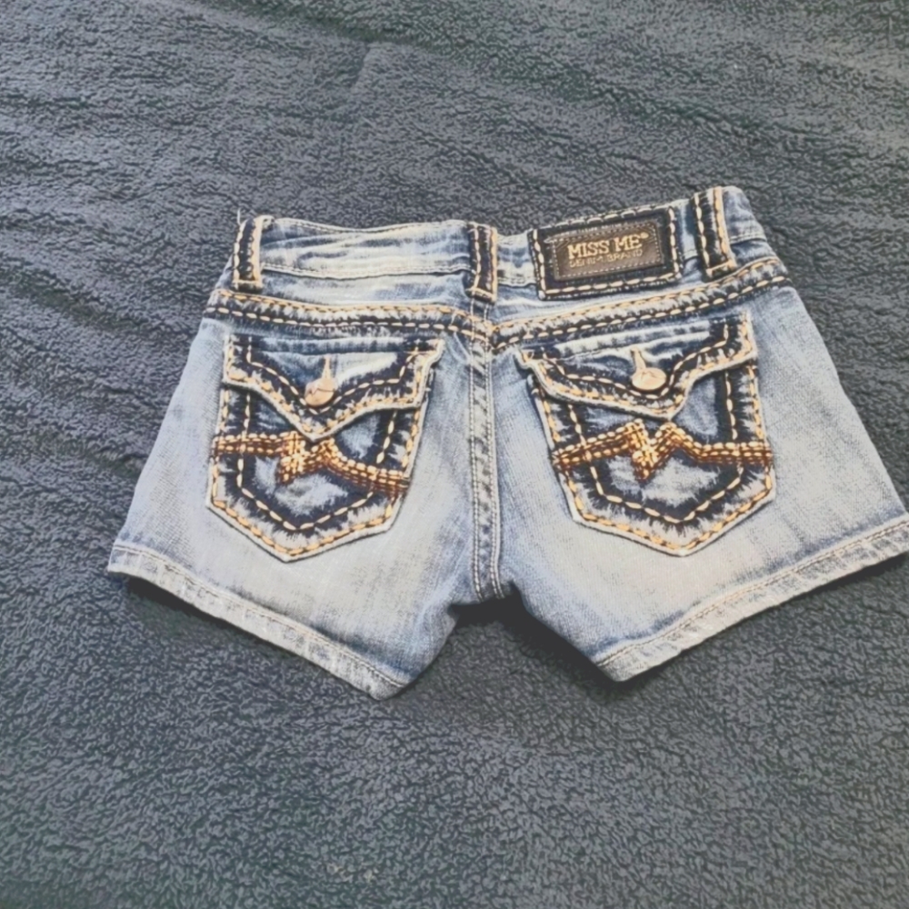 Miss Me Shorts EUC size 25